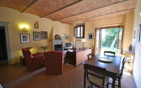 Villa Santa Maria: Habitación, Propiedad, Edificio, Mueble, Diseño De Interiores, Suelo, Casa, Bienes Raíces, Techo, Sala