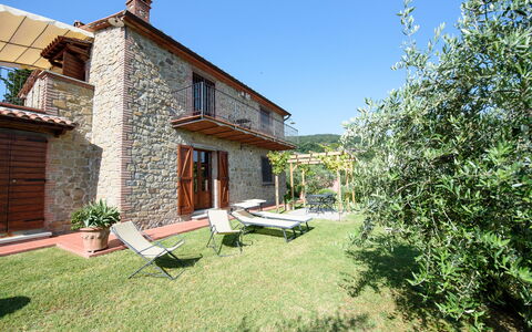 Villa Rubino: Propiedad, Casa, Edificio, Bienes Raíces, Casa, Barrio Residencial, Inmuebles, Cabaña, Casa De Campo, Yarda