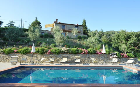 Villa Rubino: Piscina, Propiedad, Bienes Raíces, Edificio, Agua, Casa, Botánica, Vacaciones, Inmuebles, Árbol