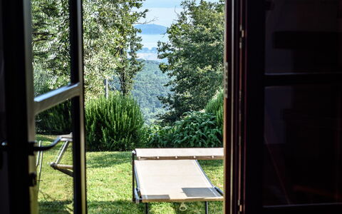 Villa Rubino: Propiedad, Árbol, Ventana, Habitación, Casa, Casa, Arquitectura, Hierba, Puerta, Cielo