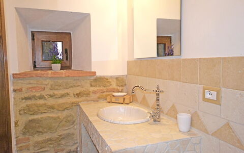 Appartamento Luna: Baño, Propiedad, Habitación, Loseta, Suelo, Diseño De Interiores, Pared, Lavabo, Bienes Raíces, Mármol