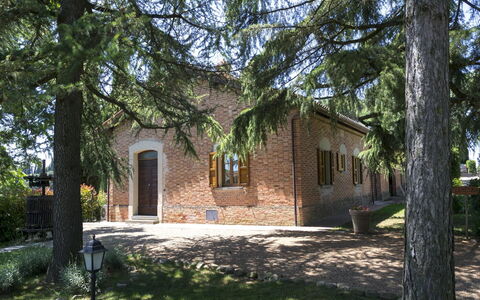 Villa Camelia: Propiedad, Casa, Edificio, Árbol, Arquitectura, Inmuebles, Cabaña, Casa, Bienes Raíces, Área Rural