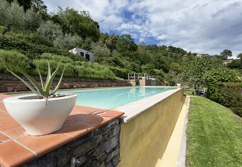 Villa Del Sole: Propiedad, Bienes Raíces, Piscina, Casa, Vacaciones, Árbol, Villa, Edificio, Inmuebles, Patio Interior