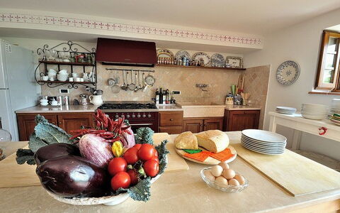 Villa Rosmarino: Habitación, Propiedad, Mostrador, Diseño De Interiores, Mueble, Cocina, Casa, Casa, Sala, Edificio