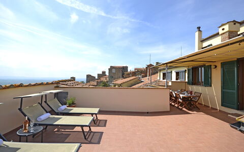 Terrazza Cortonese: Propiedad, Casa, Edificio, Casa, Bienes Raíces, Cielo, Barrio Residencial, Arquitectura, Departamento, Techo