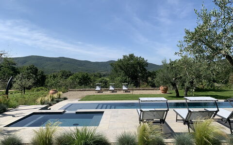 Villa Il Borgo: Nube, Planta, Cielo, Tiempo De Día, Planta De La Comunidad, Árbol, Paisaje Natural, El Terreno Del Lote, Vegetación, Luz De Sol