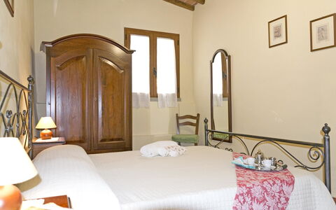 Casa Cristina: Habitación, Habitación, Cama, Propiedad, Mueble, Marco De La Cama, Sábana, Edificio, Diseño De Interiores, Suite