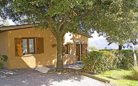Casa Cristina: Propiedad, Casa, Cabaña, Edificio, Casa, Bienes Raíces, Árbol, Área Rural, Choza, Cobertizo