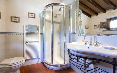 Villa San Pietro: Baño, Propiedad, Habitación, Diseño De Interiores, Bienes Raíces, Edificio, Grifo, Arquitectura, Arreglo De Tubería, Inmuebles