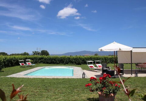 Villa Mira: Césped, Piscina, Jardín, Mueble Para Exteriores, Yarda, Hacienda, Casa De Campo, Paisajismo, Villa, Patio Interior