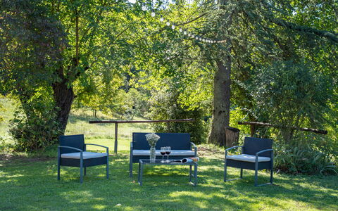 Villa Marina: Planta, Mueble, Sombra, Árbol, Paisaje Natural, Vegetación, Mueble Para Exteriores, Hierba, Banco Al Aire Libre, Ocio