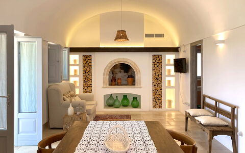Trullo Oak: Mueble, Propiedad, Mesa, Silla, Sala, Madera, Decoración, Diseño De Interiores, Arquitectura, Piso