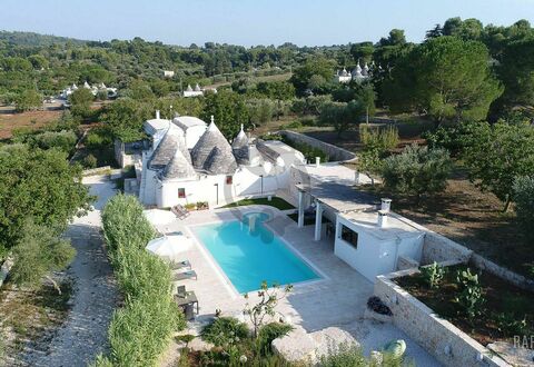 Trullo Oak: Agua, Planta, Cielo, Árbol, Edificio, Azur, Piscina, Bienes Raíces, Ocio, Paisaje