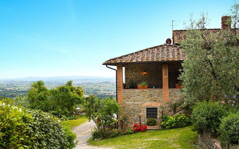 Podere Santa Lucia: Propiedad, Casa, Edificio, Cabaña, Casa, Bienes Raíces, Cielo, Área Rural, Casa De Campo, Árbol