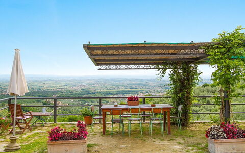 Podere Santa Lucia: Paisaje Natural, Cielo, Jardín, Botánica, Árbol, Hierba, Área Rural, Paisaje, Bienes Raíces, Casa