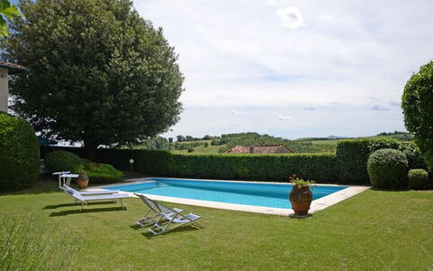 Villa Montalcinello In Siena, Private Pool: Agua, Nube, Cielo, Planta, Propiedad, Mueble Para Exteriores, Árbol, El Terreno Del Lote, Hierba, Piscina