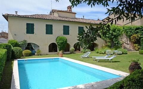 Villa Montalcinello In Siena, Private Pool: Agua, Planta, Cielo, Propiedad, Edificio, Nube, Verde, Azur, Piscina, Ventana