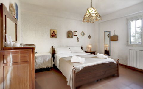 Villa Palma: Habitación, Mueble, Cama, Habitación, Sábana, Propiedad, Diseño De Interiores, Marco De La Cama, Suelo, Lecho