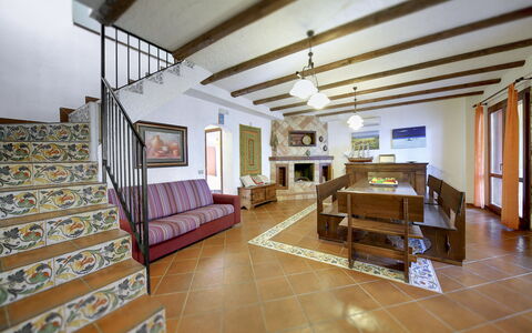 Villa Dell'ulivo: Habitación, Edificio, Propiedad, Diseño De Interiores, Techo, Sala, Suelo, Mueble, Desván, Bienes Raíces