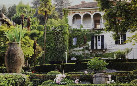 Villa Ghis - Sleeps 16: Vegetación, Casa, Jardín, Árbol, Propiedad, Jardín Botánico, Botánica, Edificio, Arbusto, Inmuebles