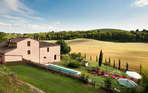 Villa Le Caggia: Propiedad, Casa, Paisaje Natural, Casa, Cabaña, Cielo, Área Rural, Casa De Campo, Inmuebles, Granja