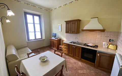 Bazzani Apartments In Siena: Mueble, Propiedad, Mesa, Ventana, Madera, Gabinetes, Silla, Diseño De Interiores, Edificio, Planta De Casa