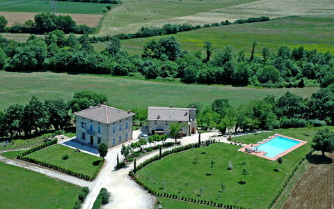 Bazzani Apartments In Siena: Planta, Propiedad, Verde, Árbol, Edificio, Paisaje Natural, El Terreno Del Lote, Hierba, Diseño Urbano, Vegetación