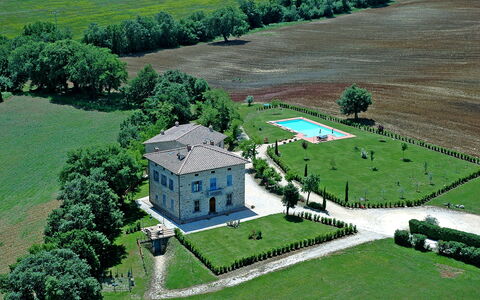 Bazzani Apartments In Siena: Planta, Propiedad, Edificio, Verde, Paisaje Natural, El Terreno Del Lote, Diseño Urbano, Hierba, Casa, Árbol