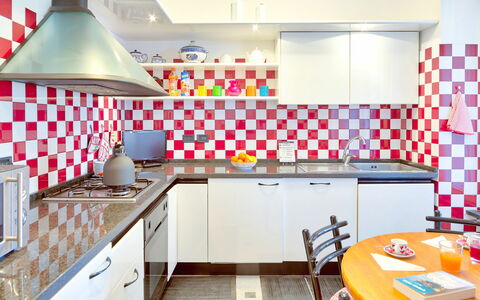 Villa Helvezia - Levanto: Habitación, Cocina, Mueble, Diseño De Interiores, Propiedad, Rojo, Naranja, Rosado, Turquesa, Amarillo