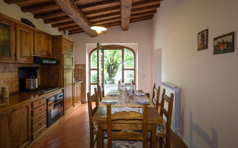 Villa Le Capanne: Propiedad, Habitación, Edificio, Techo, Mueble, Diseño De Interiores, Casa, Suelo, Bienes Raíces, Comedor