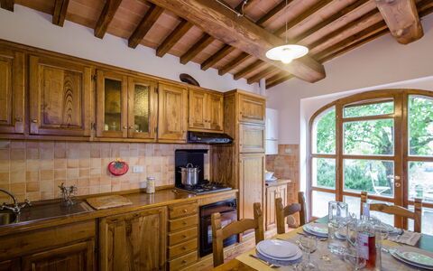 Villa Le Capanne: Habitación, Propiedad, Edificio, Mueble, Diseño De Interiores, Casa, Techo, Cocina, Casa, Gabinetes