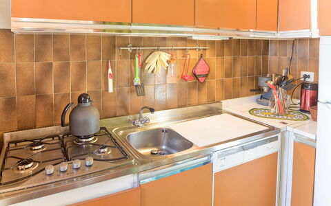 The Twins Apartment - Champoluc: Cocina, Habitación, Mostrador, Propiedad, Gabinetes, Mueble, Fregadero, Lavabo, Loseta, Estufa De Cocina