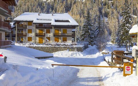 The Twins Apartment - Champoluc: Nieve, Invierno, Propiedad, Casa, Congelación, Casa, Bienes Raíces, Árbol, Cabaña, Hill Station