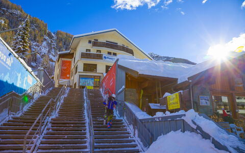 The Twins Apartment - Champoluc: Montaña, Cielo, Nieve, Invierno, Arquitectura, Casa, Cordillera, Edificio, Fenómeno Geológico, Hill Station