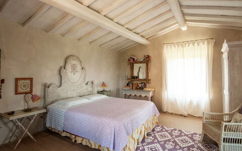 Fontanelle 16: Habitación, Cama, Habitación, Mueble, Propiedad, Techo, Sábana, Diseño De Interiores, Marco De La Cama, Lecho