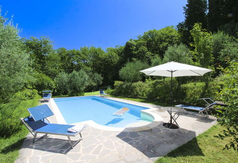 Villa Gioiosa: Piscina, Mueble Para Exteriores, Jardín, Sombra, Recurso, Patio Interior, Eco Hotel, Paisajismo, Silla, Fuente De Agua