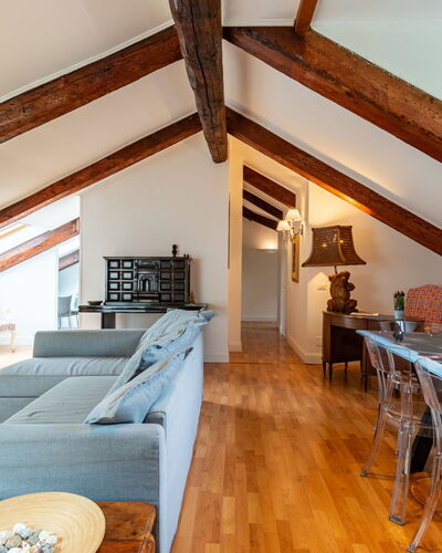 Ghiffa 100: Mueble, Mesa, Edificio, Sofá, Madera, Marco, Naranja, Diseño De Interiores, Ventana, Planta De Casa