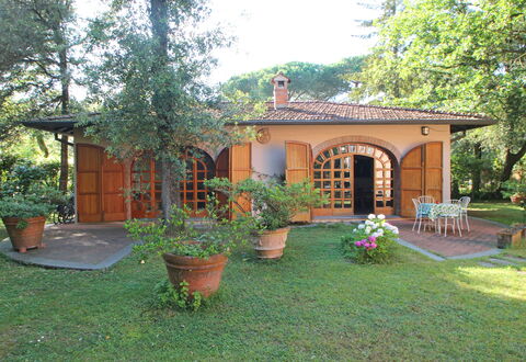 Residenza Marechiaro: Planta, Propiedad, Edificio, Ventana, Maceta, Puerta, Flor, Árbol, Casa, Cielo