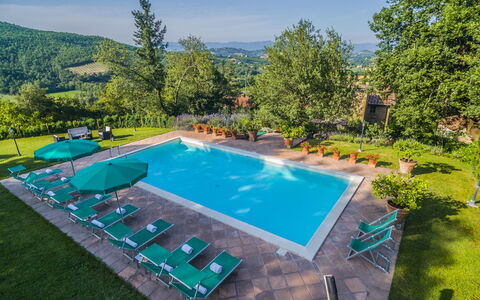 Torre del Cielo: Piscina, Paisaje Natural, Propiedad, Hierba, Patio Interior, Bienes Raíces, Ocio, Casa, Paisaje, Inmuebles