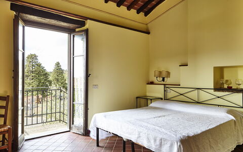 Agriturismo Cincinelli: Habitación, Propiedad, Habitación, Mueble, Cama, Edificio, Marco De La Cama, Diseño De Interiores, Techo, Bienes Raíces