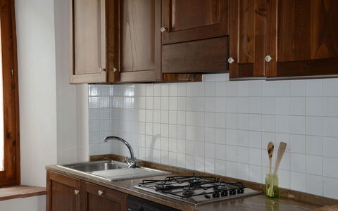 Agriturismo Cincinelli: Mostrador, Cocina, Loseta, Habitación, Propiedad, Gabinetes, Mueble, Suelo, Fregadero, Estufa De Cocina