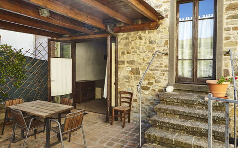 Agriturismo Cincinelli: Propiedad, Edificio, Habitación, Casa, Bienes Raíces, Mueble, Diseño De Interiores, Porche, Cabaña, Casa