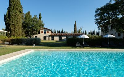 Tenuta Castiglioncelli: Agua, Cielo, Planta, Propiedad, Piscina, Árbol, Edificio, Naturaleza, Azur, Cuerpo De Agua