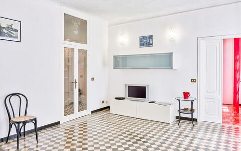 Via Dante Vacanze - Levanto: Habitación, Propiedad, Mueble, Sala, Suelo, Diseño De Interiores, Edificio, Loseta, Casa, Pared