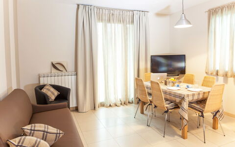 Apartment Zero - Diano Marina: Habitación, Mueble, Propiedad, Cortina, Diseño De Interiores, Sala, Suelo, Suite, Bienes Raíces, Edificio