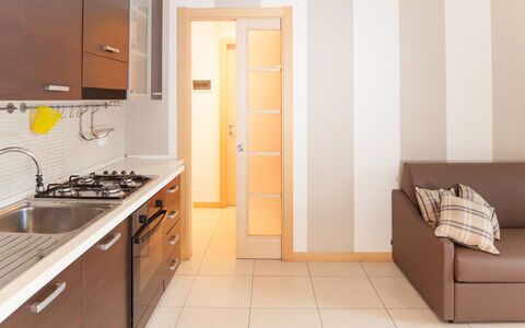 Apartment Zero - Diano Marina: Habitación, Propiedad, Mueble, Loseta, Cocina, Diseño De Interiores, Suelo, Gabinetes, Edificio, Casa