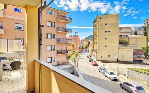 Apartment Zero - Diano Marina: Barrio Residencial, Propiedad, Edificio, Barrio, Departamento, Bienes Raíces, Casa, Arquitectura, Amarillo, Casa