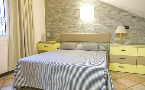 Casa Del Sole - San Bartolomeo Al Mare: Habitación, Mueble, Cama, Sábana, Habitación, Propiedad, Pared, Lecho, Marco De La Cama, Diseño De Interiores