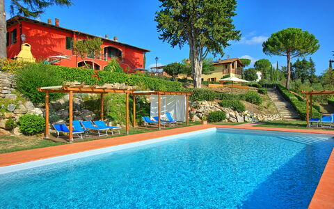 Casa Rossa: Agua, Edificio, Planta, Cielo, Propiedad, Piscina, Árbol, Azur, Naturaleza, Azul