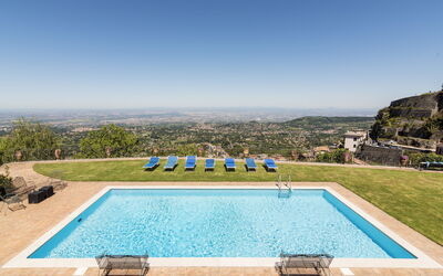 Rocca di Papa 102: Azul, Piscina, Recurso, Ocio, Eco Hotel, Villa, Hacienda, Ciudad De Vacaciones, Mueble Para Exteriores, Hotel